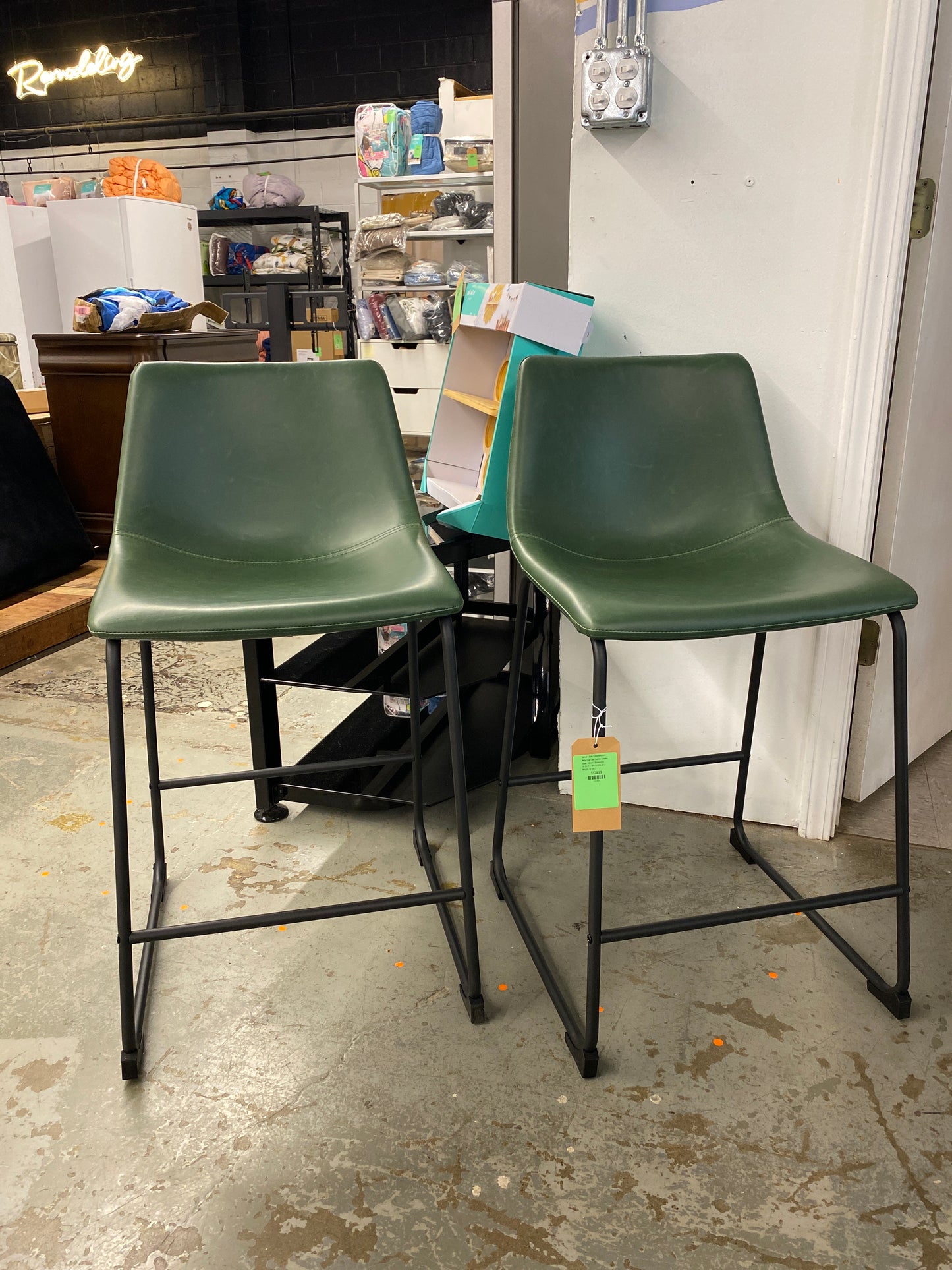 Set of 2 26in Contemporary Metal-Leg Faux Leather Counter Stool – Green | Dimensions: 34.5in H x 18in L x 22in W | Weight: 14 LBS |