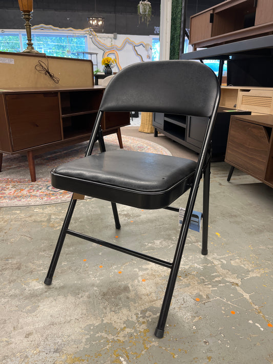 Peakform Vinyl Padded Chair Black | Retail Price: $25.49