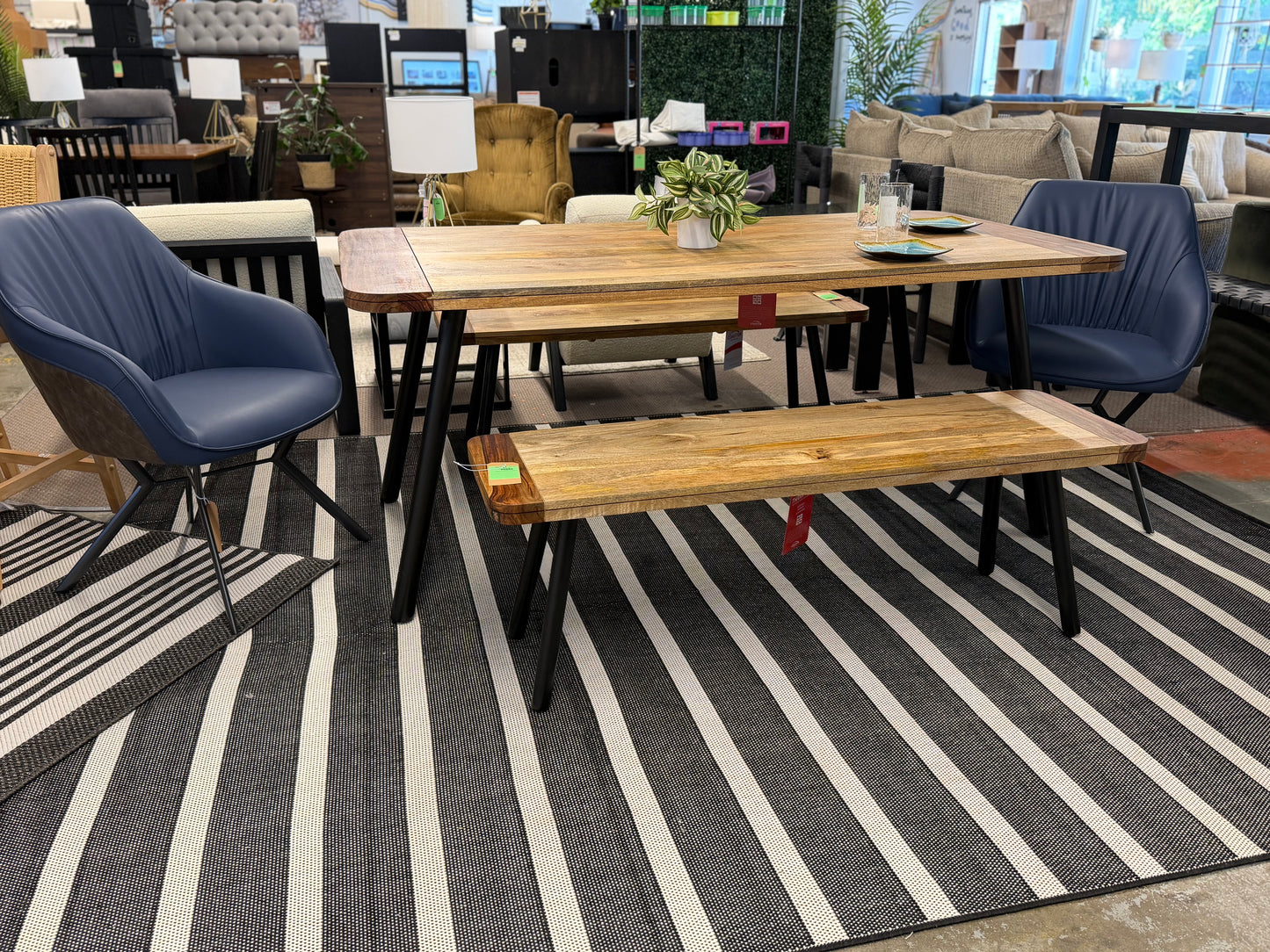 Marseille Dining Table in Natural Mango / Black