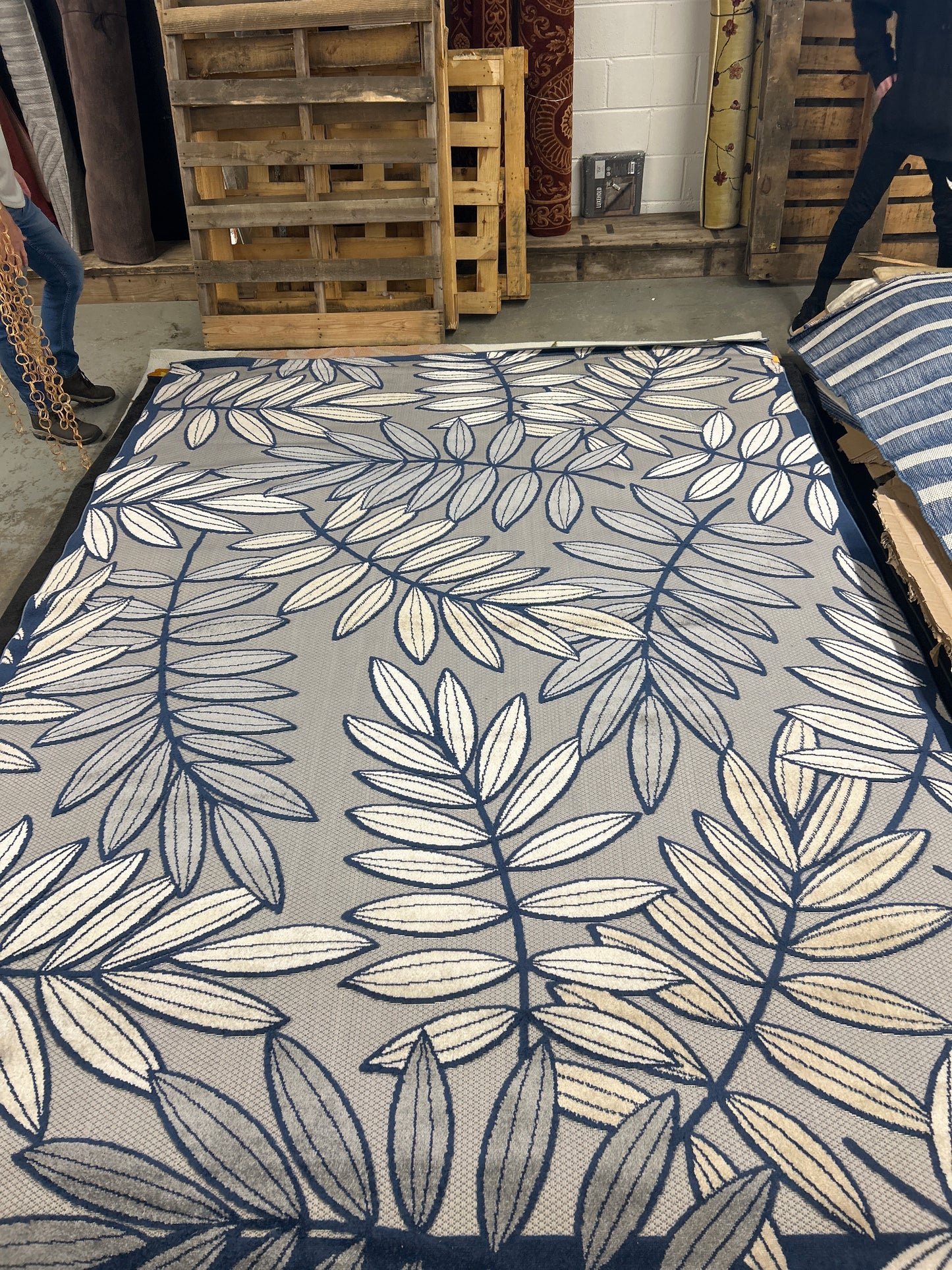 8 x 10 blue leave rug