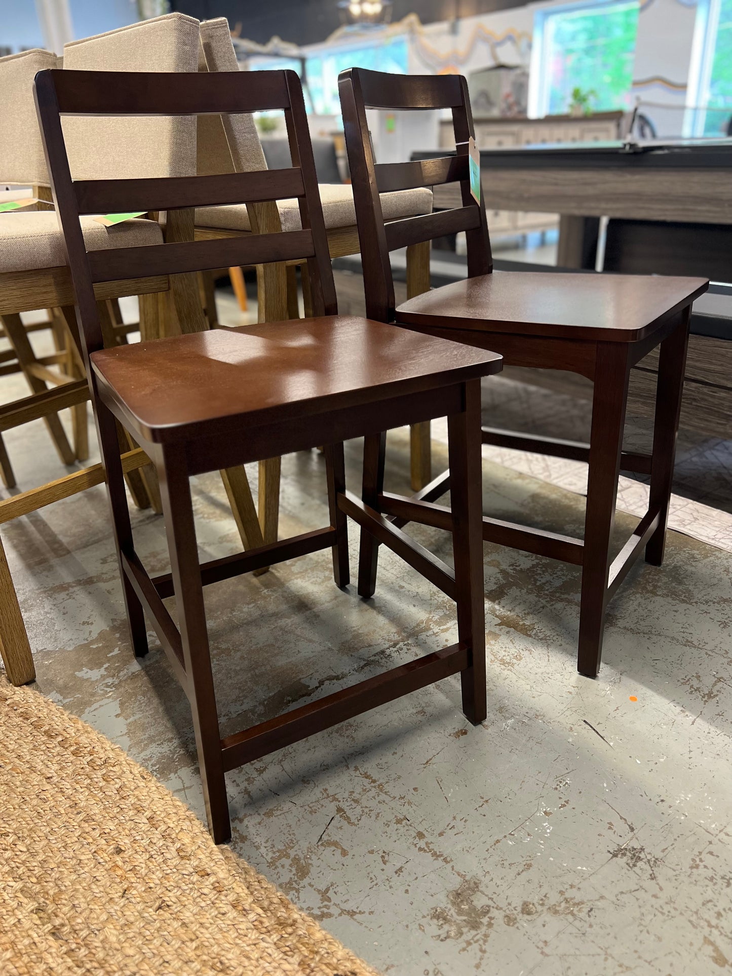 Walker Edison 2-Piece Modern Solid Wood Ladder-Back Counter Stool, Set of 2, Walnut Retail: $152