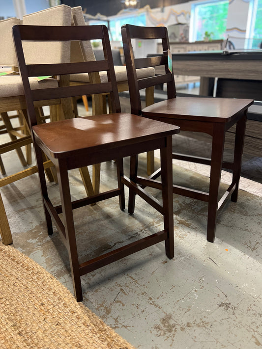 Walker Edison 2-Piece Modern Solid Wood Ladder-Back Counter Stool, Set of 2, Walnut Retail: $152