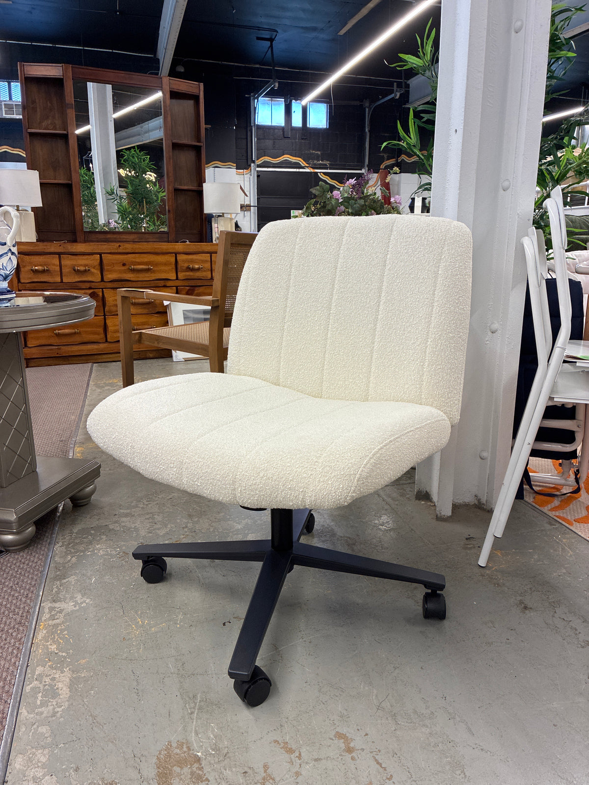 Cross Cross Armless Rolling Chair