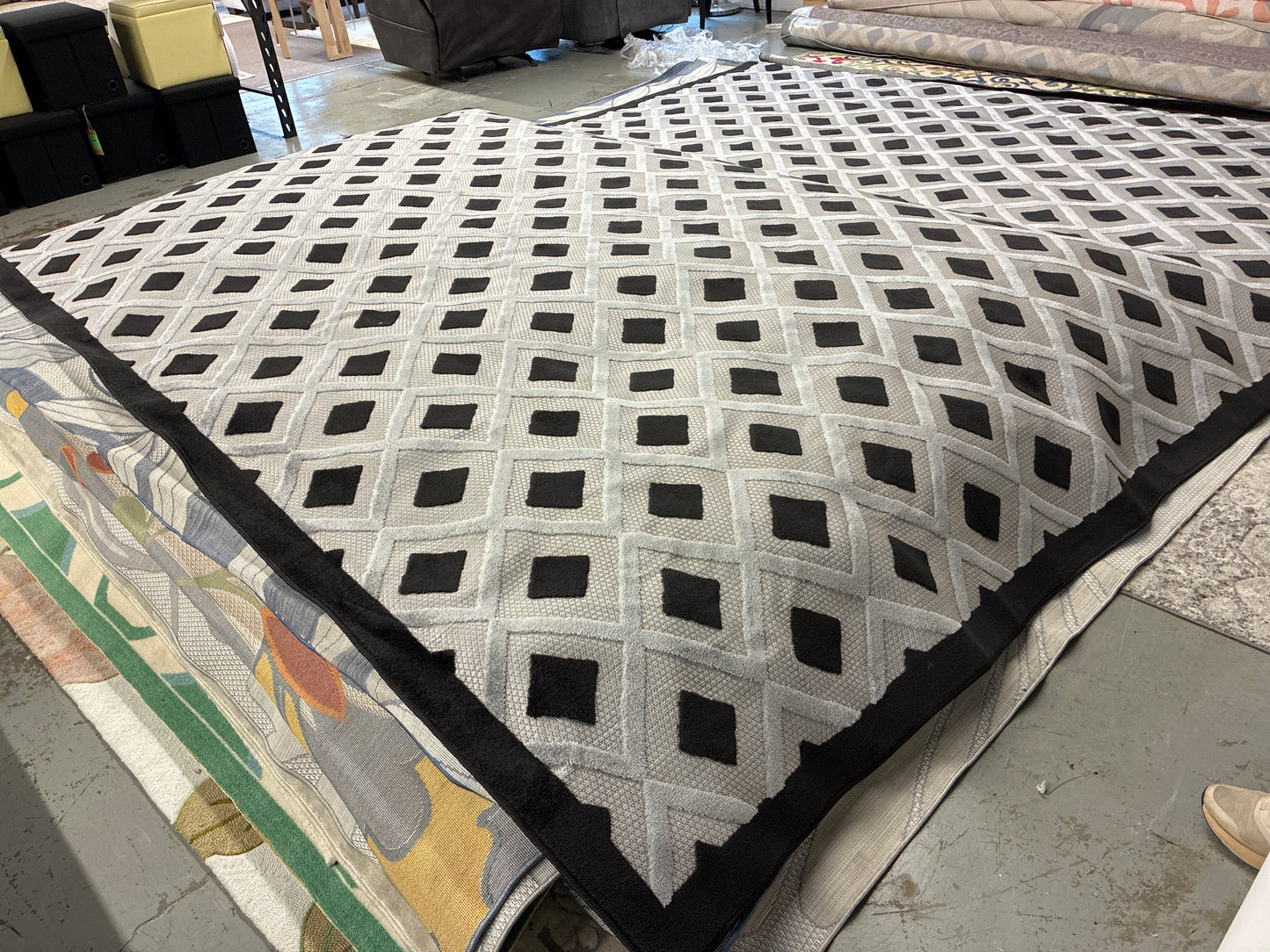 12 x 15 Area Rug Indoor / Outdoor Aloha Black / White | Retail Price: $320 | ID 14663