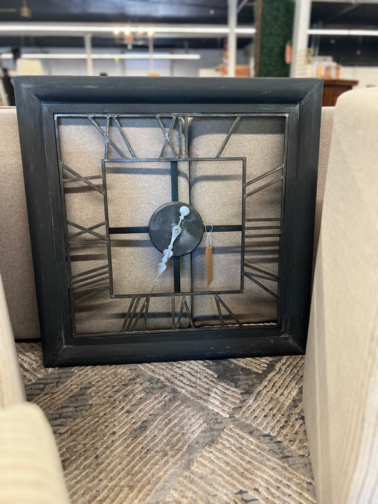Wall-clock (battery powered) *donated
