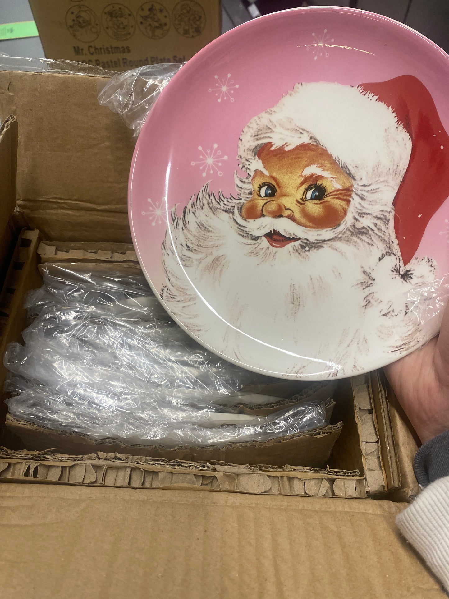 Mr. Christmas 8-Piece Round Plate Set - - Retail Price: $34.99