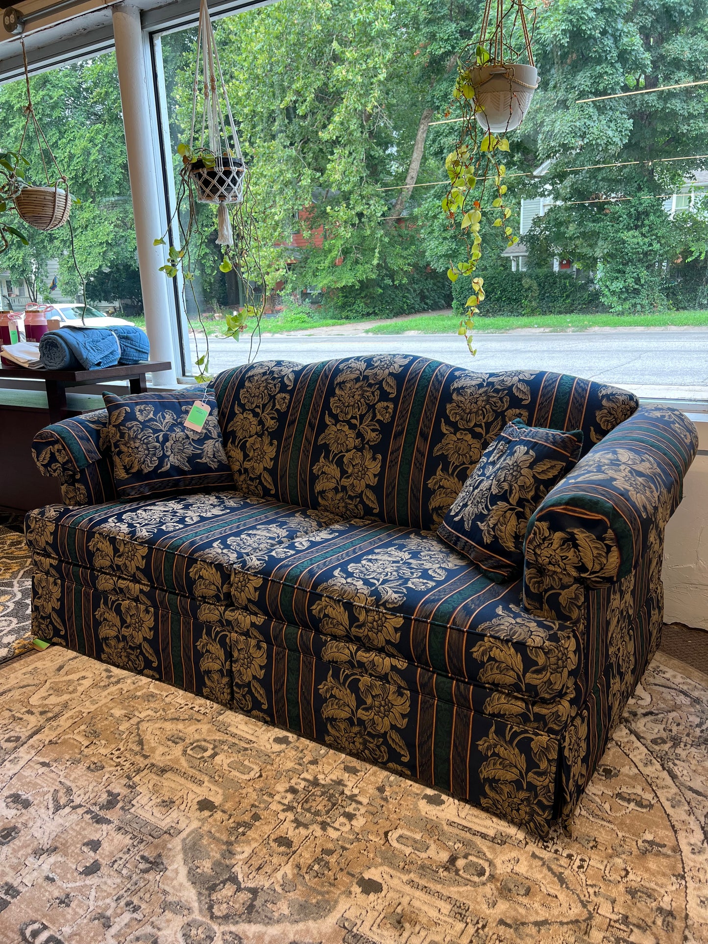 Sleeper loveseat (pull-out loveseat) *donated
