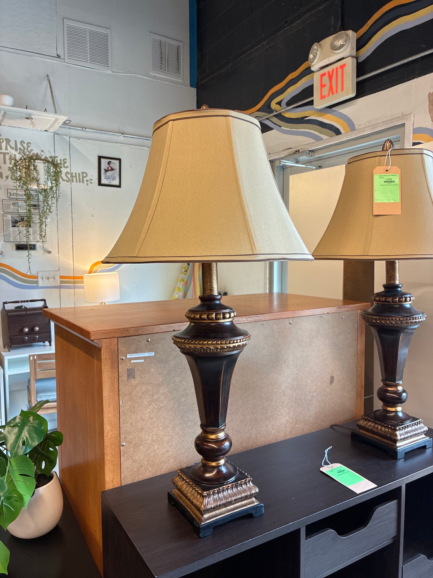 Arden Traditional Accent Table Lamp *donated