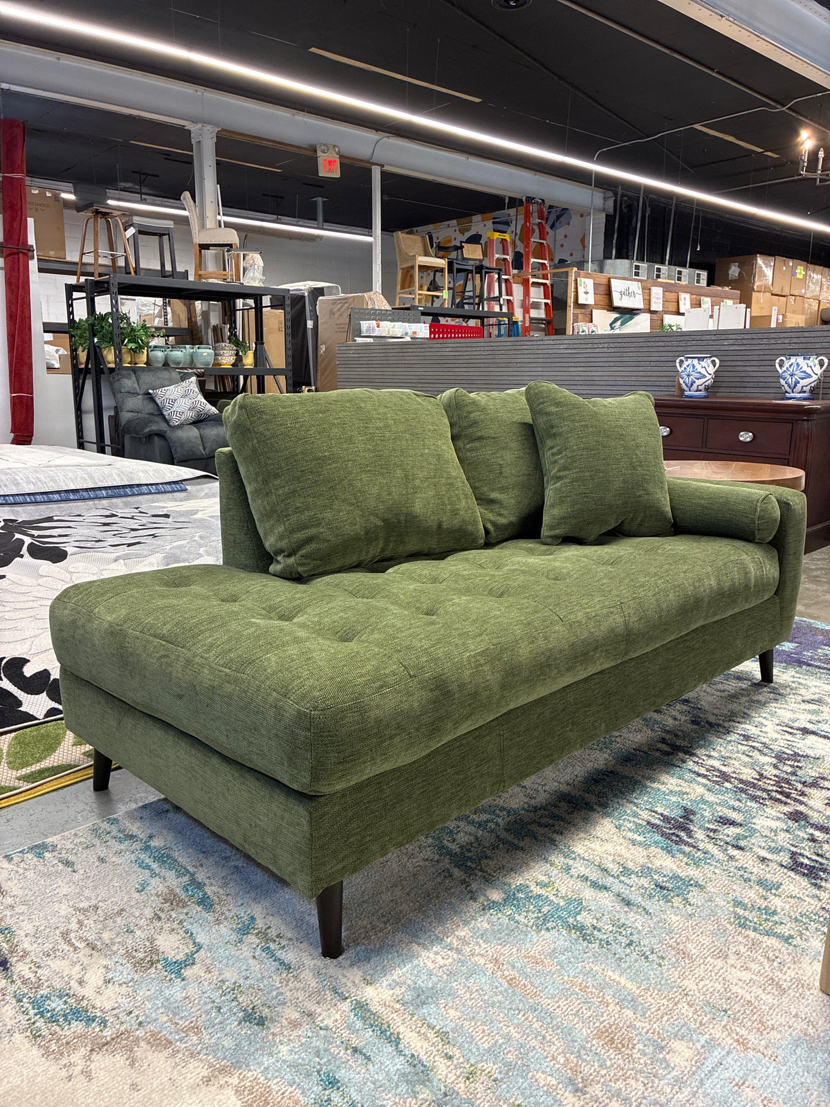 Bixler Chaise Lounge in Olive Green