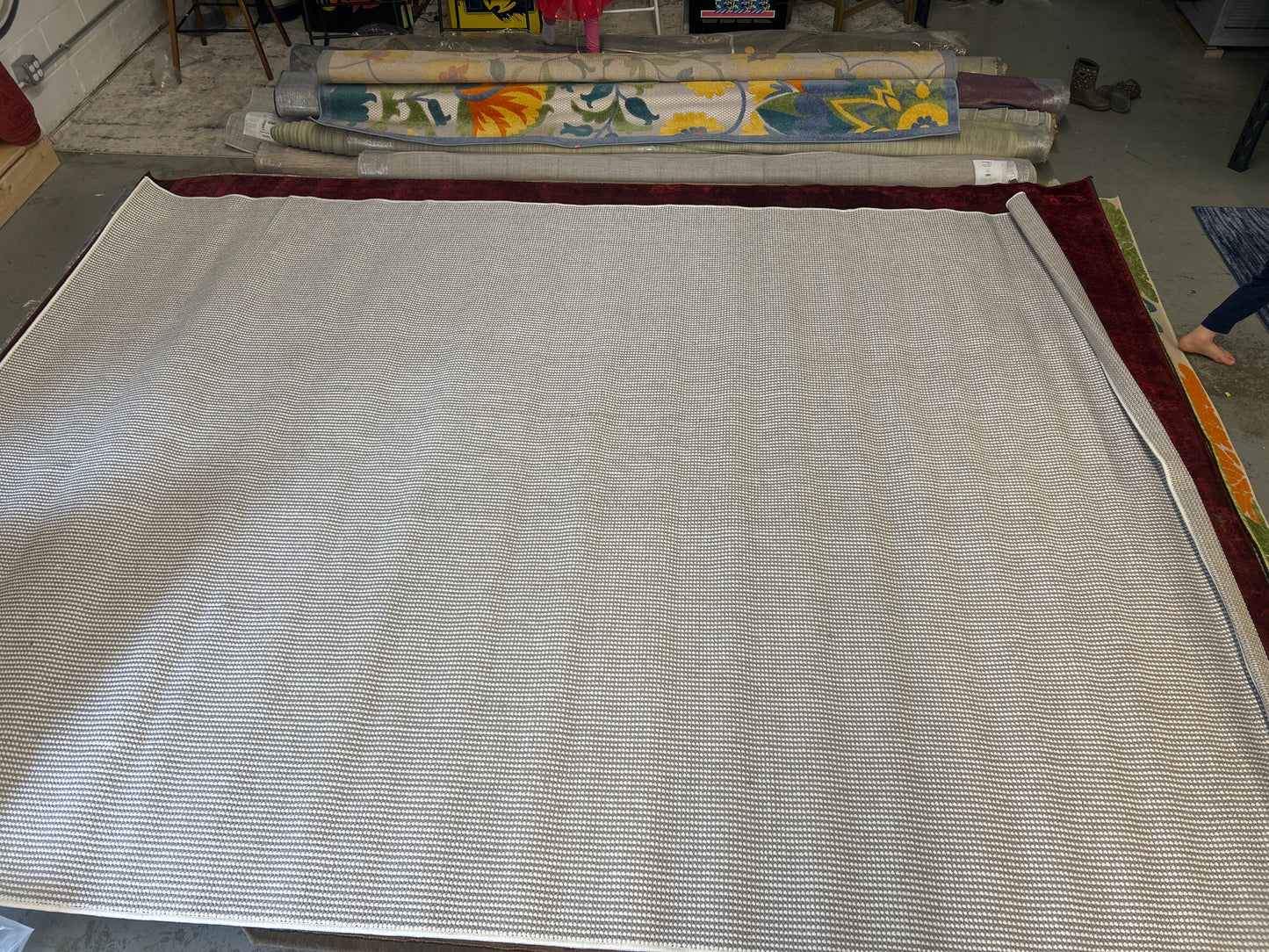 9 x 12 grey / ivory soft area rug