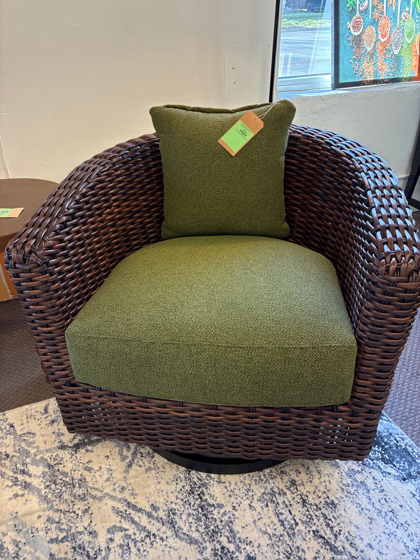 Leon Outdoor Swivel Lounge Chair w/ Cushion - Brown/Green