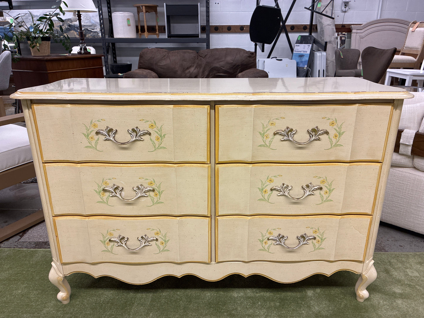 Vintage French Provincial 6 Drawer Dresser *donated