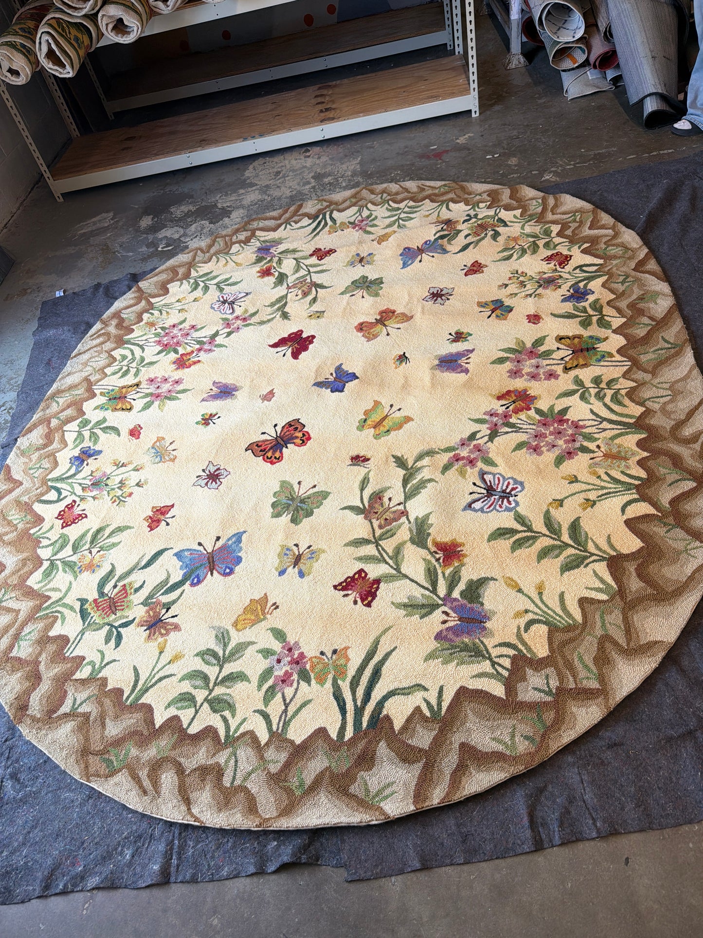 9’x7.5’ oval rug (as-is due to minor fading)
