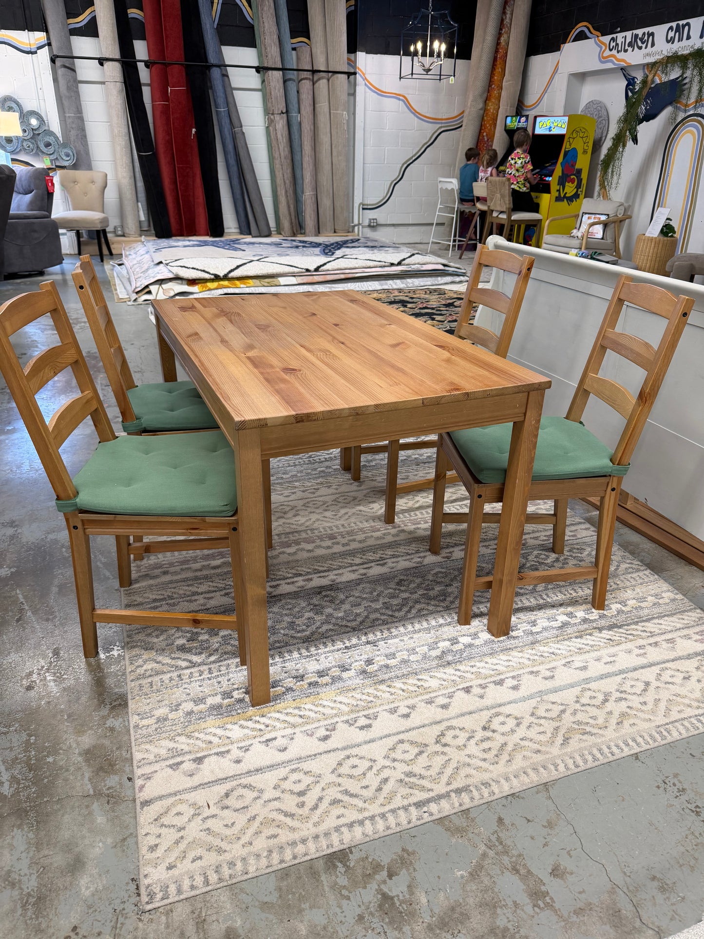 Table and 4 Chairs Set *donated