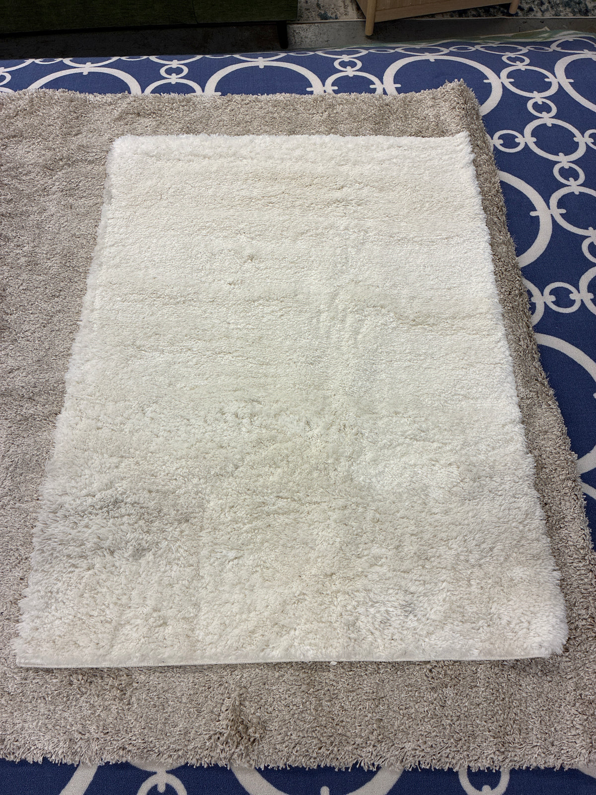 4 x 6 White Shag Area Rug AS IS mild stain in corner