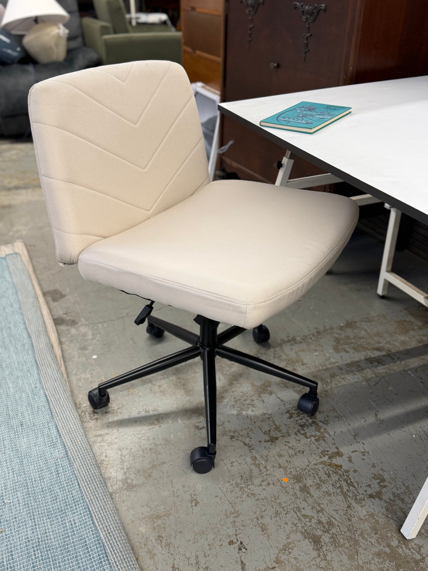 Wide Desk Chair