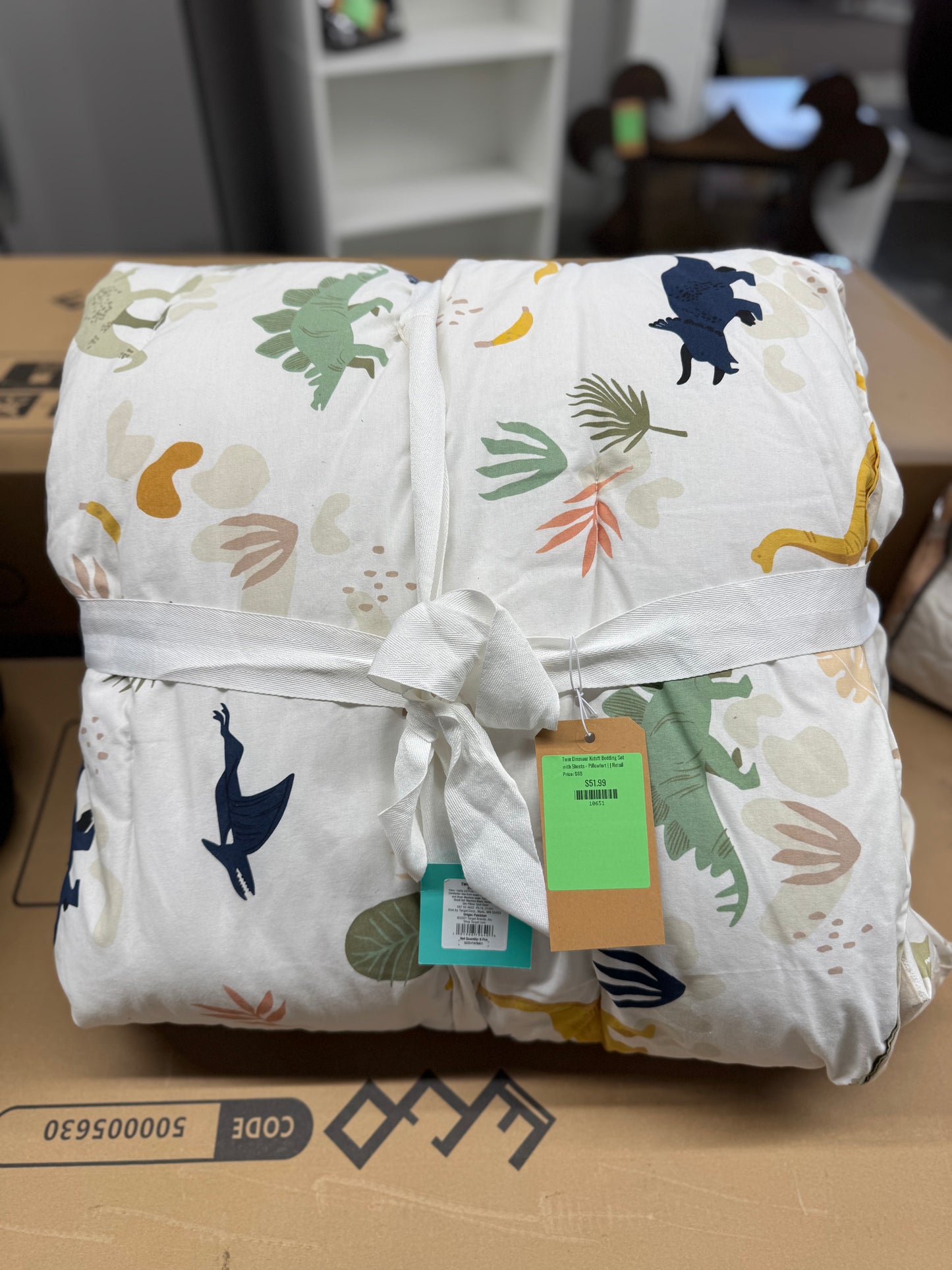 Twin Dinosaur Kidsft Bedding Set with Sheets - Pillowfort | | Retail Price: $65