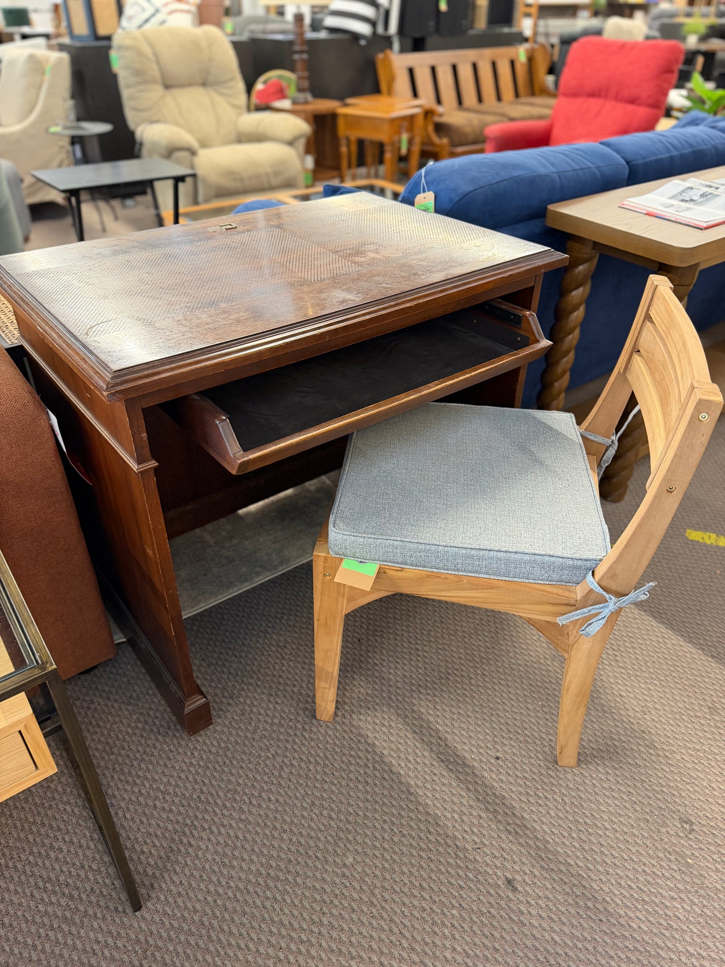 Wood Desk with Pull Out Drawer *donated