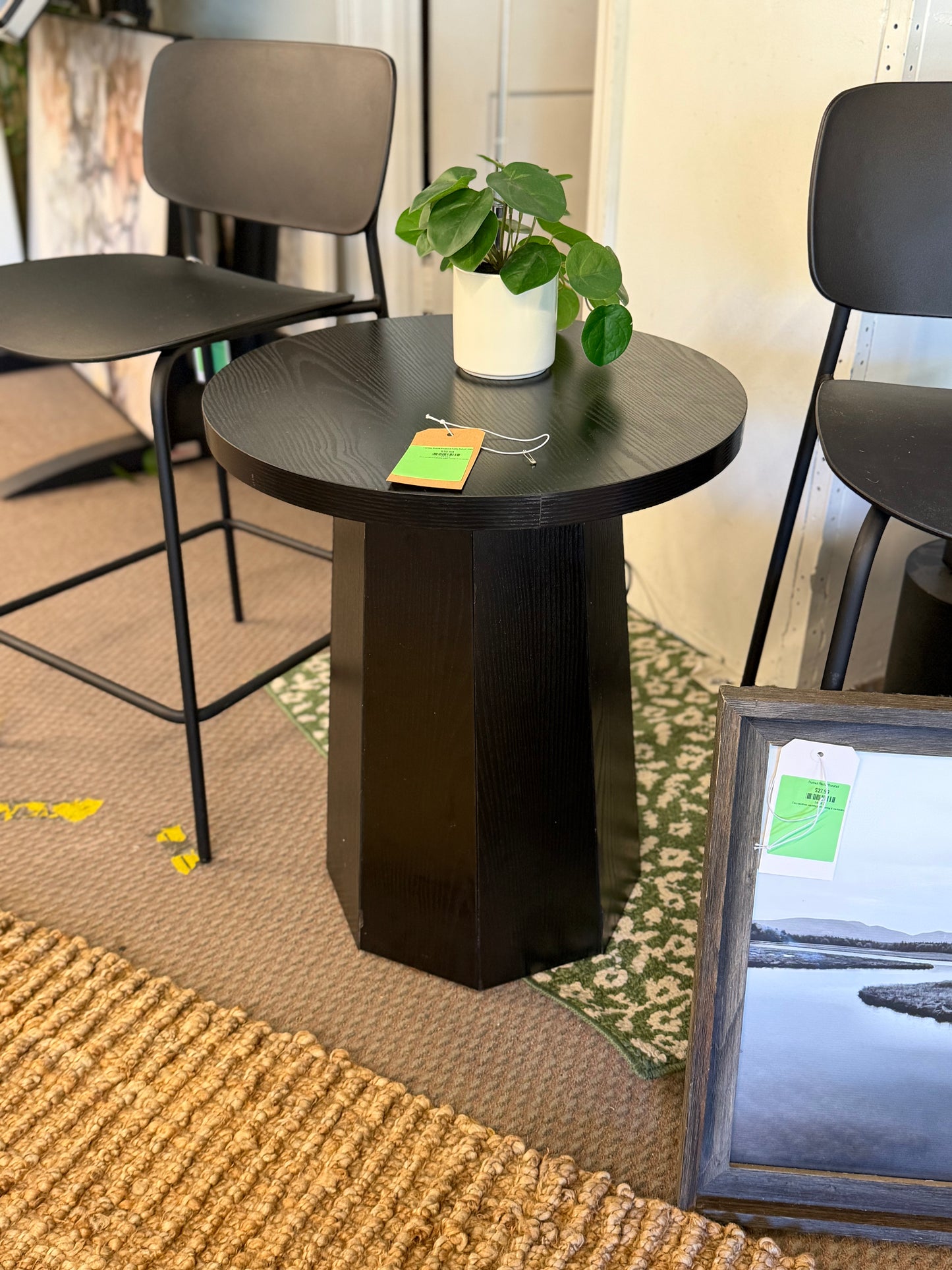 Lantine Round Pedestal Table Retail: $166