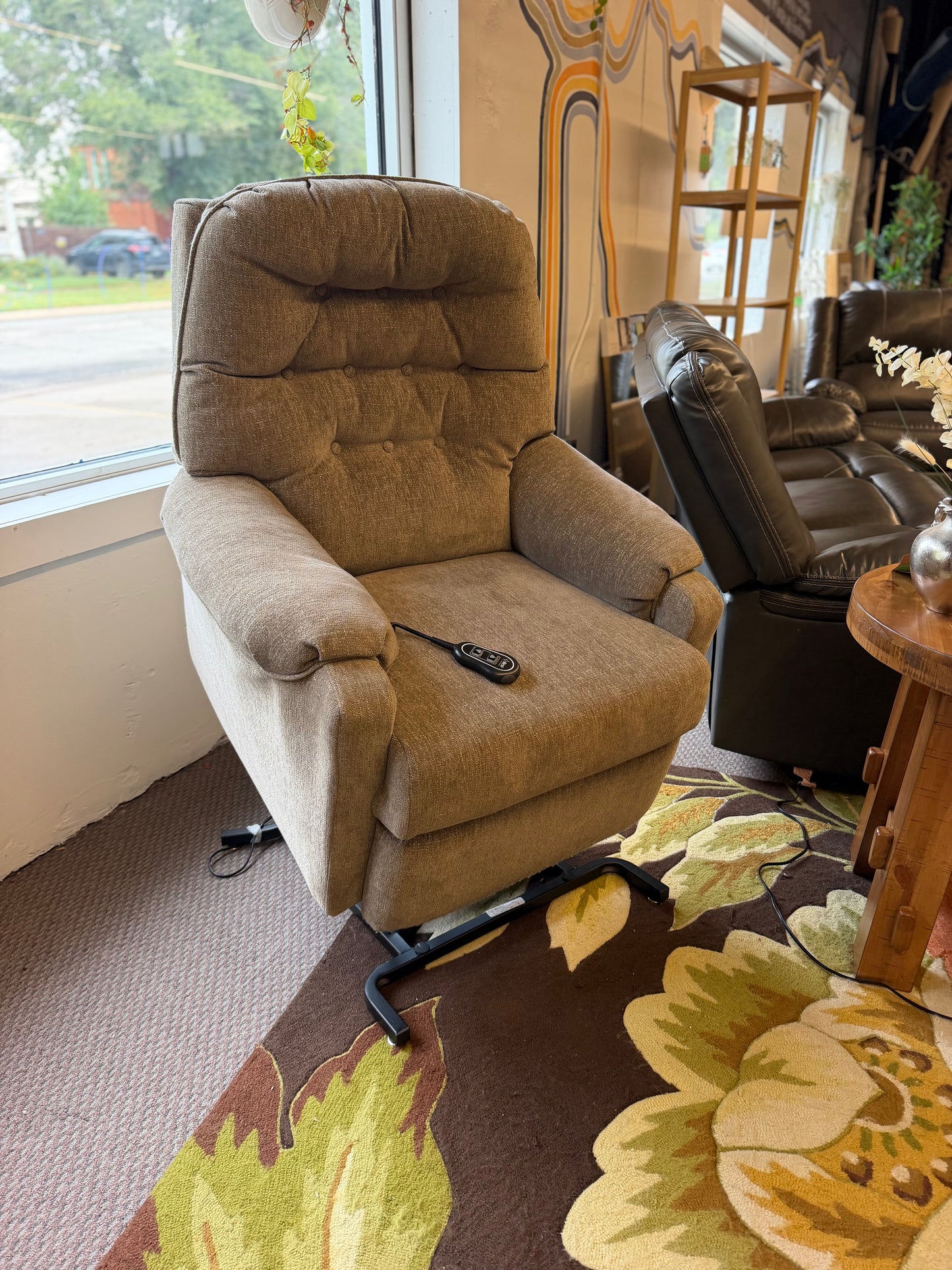 Power Lift Recliner *donated
