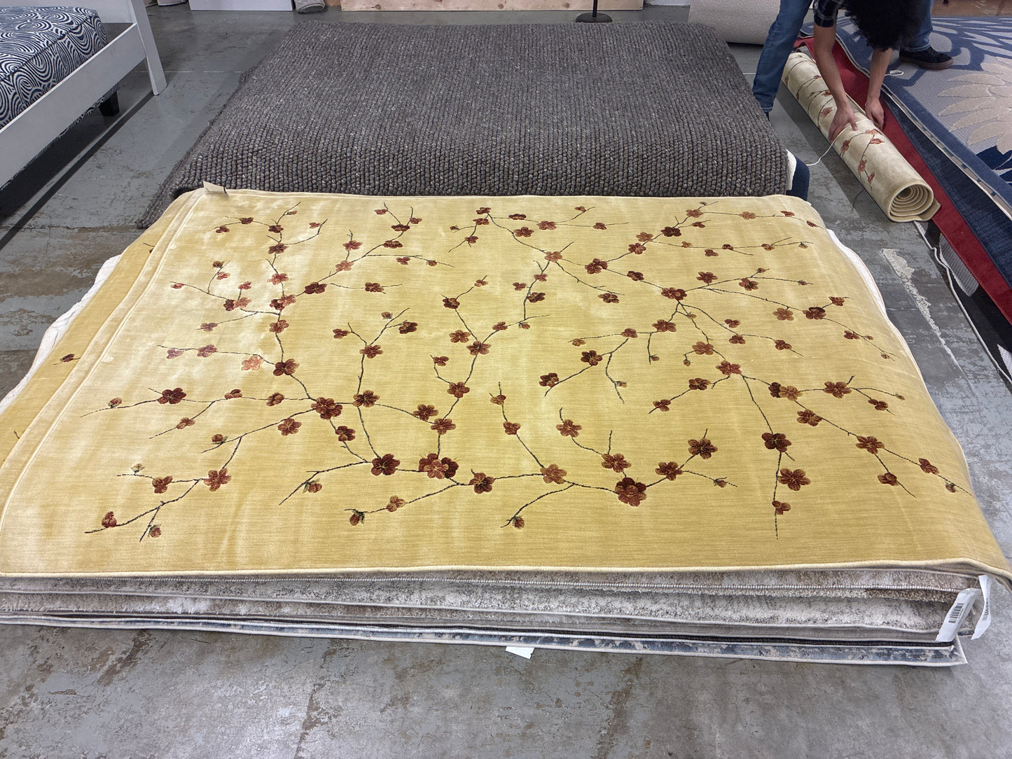 5 x 7 Area Rug Chambord Cherry Blossom AS IS residue on one spot | ID 14588