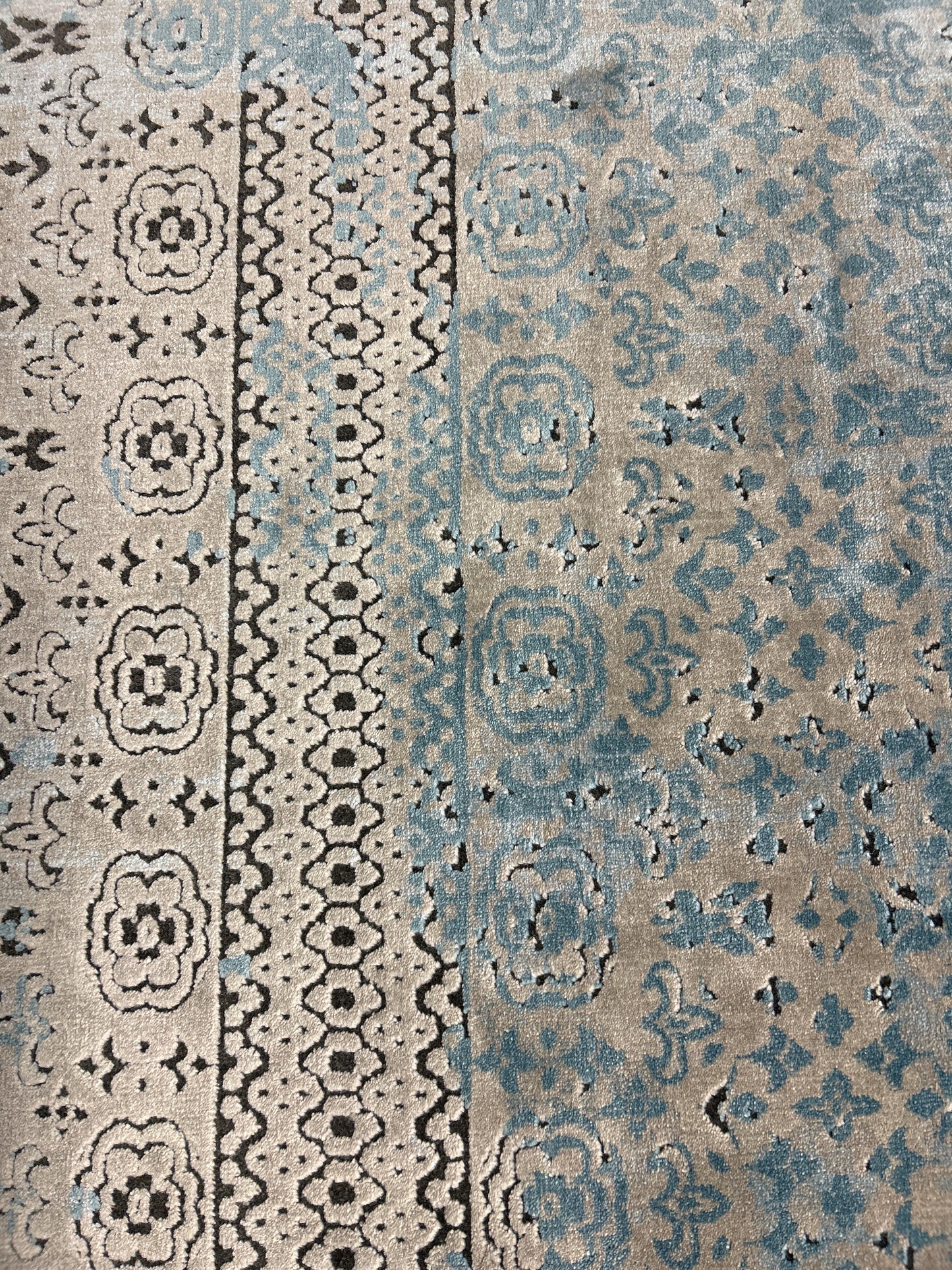 9 x 12 Posiedan area rug