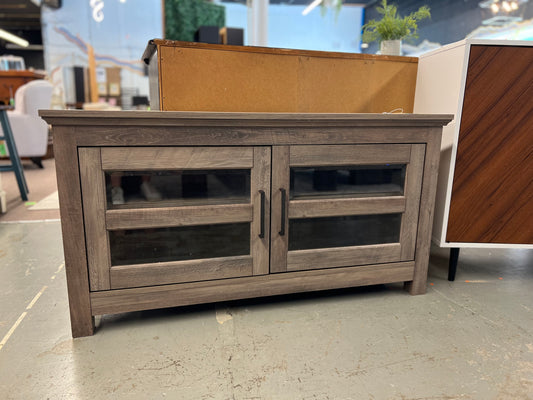 70in Simple Barndoor TV Stand | Retail Price: $106