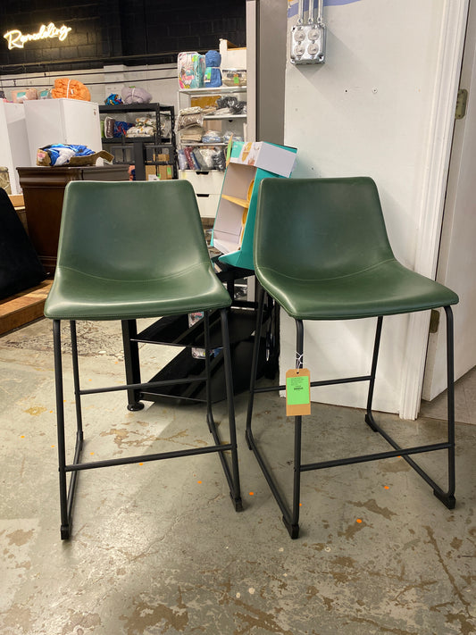 Set of 2 26in Contemporary Metal-Leg Faux Leather Counter Stool – Green | Dimensions: 34.5in H x 18in L x 22in W | Weight: 14 LBS |