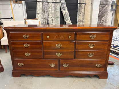 8 Drawer Traditional Dresser by Vaughan *donated