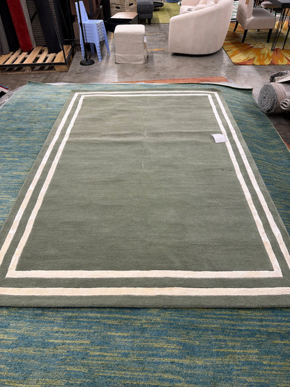 6 x 9 Ralph Lauren Sage Designer Safavieh Rug (retails for $275)￼