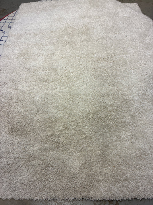 7 x 9 cajón white shag rug (as is dirty spots)