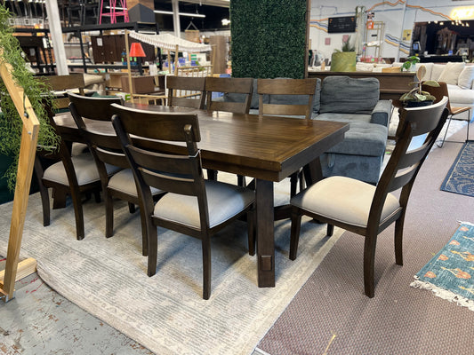 Brookwood 9 Piece Dining Set Retail $799.99/ USED CONDITION