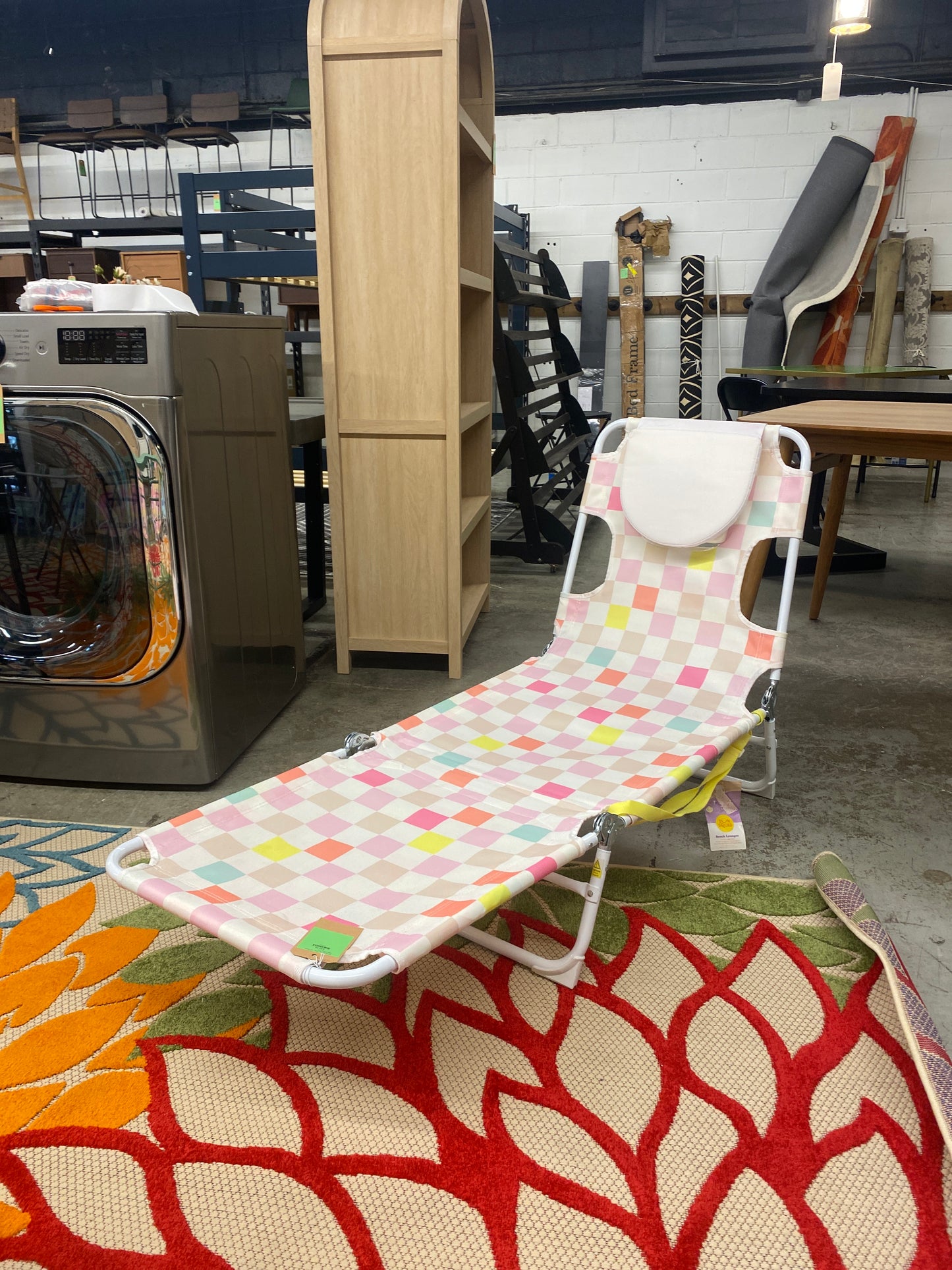 Folding Lounger Pink - Sun Squad | Retail Price: $45