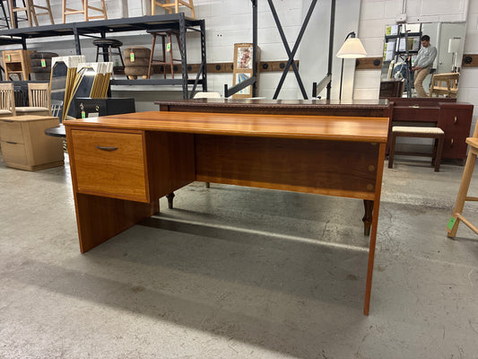 5ft Long Wooden Desk with 1 Drawer *donated