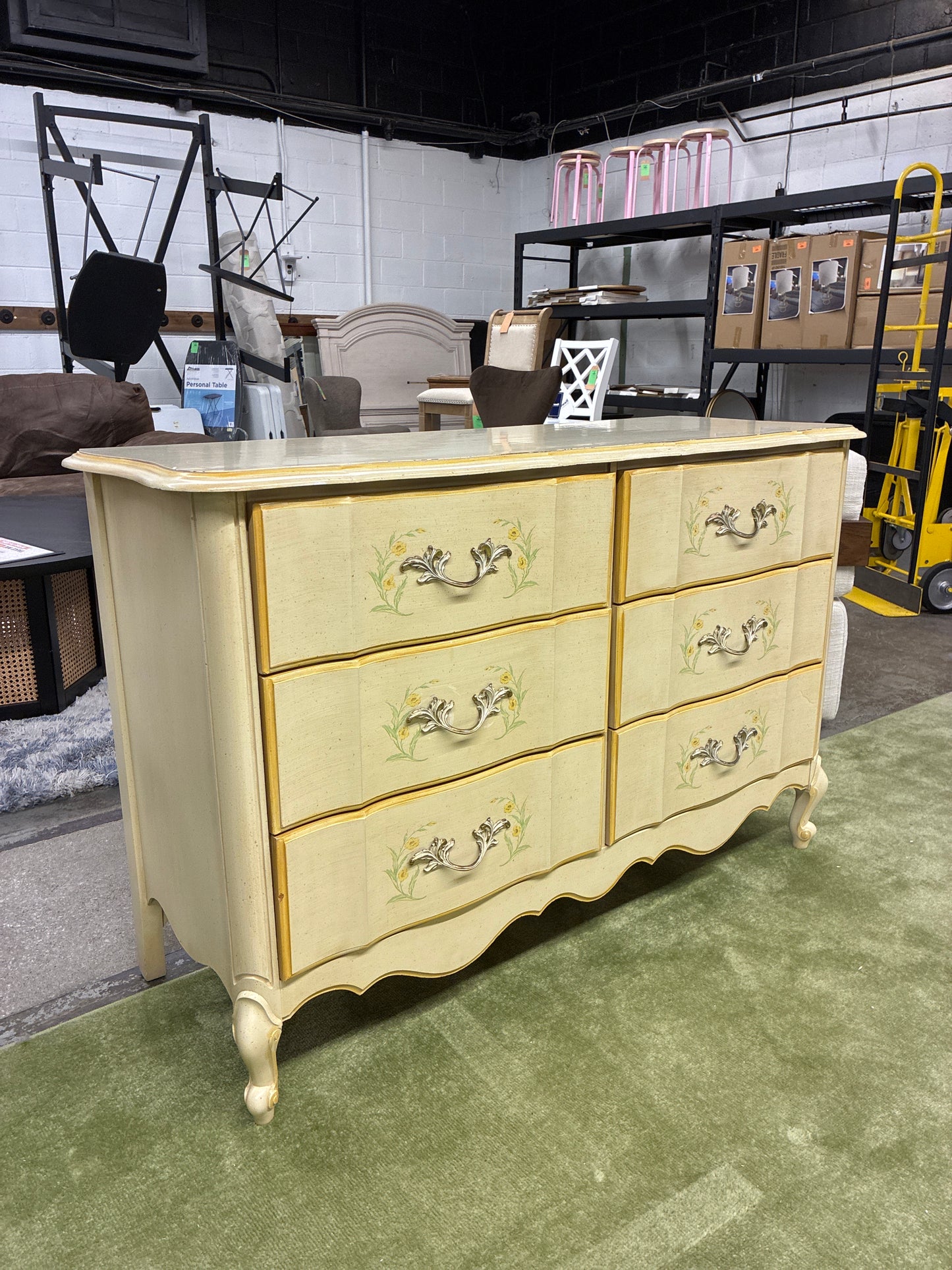 Vintage French Provincial 6 Drawer Dresser *donated