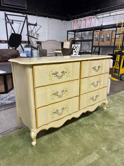 Vintage French Provincial 6 Drawer Dresser *donated