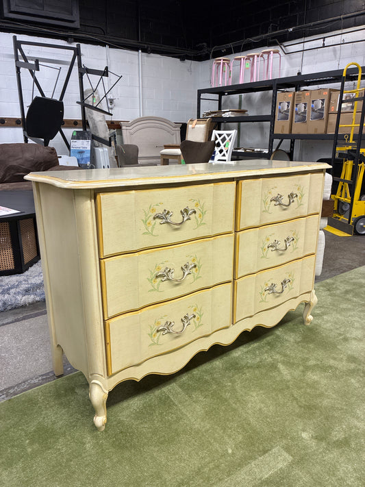 Vintage French Provincial 6 Drawer Dresser *donated