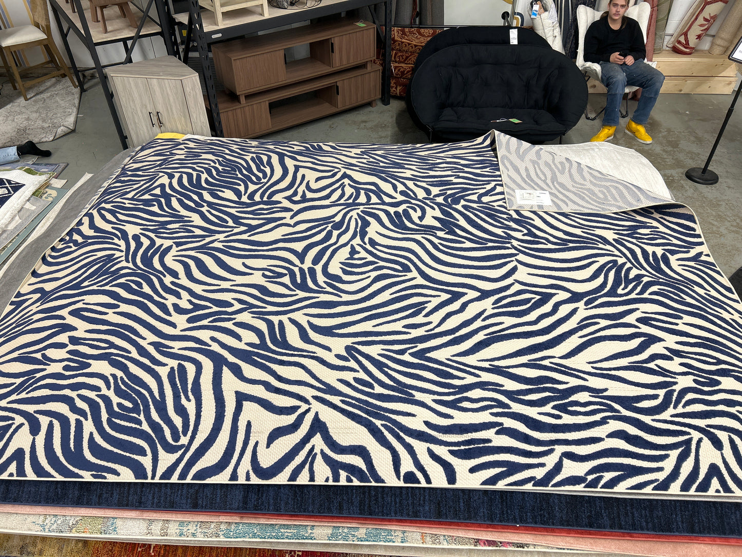 9 x 13 Nourison area rug - “blue stream”