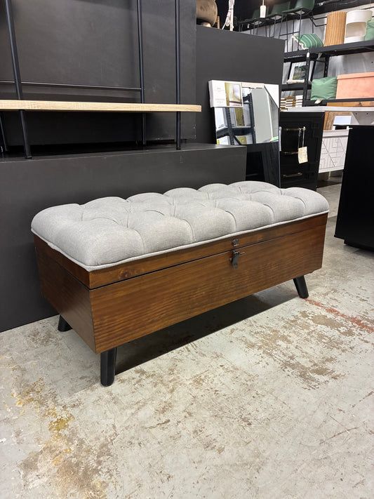 SAFAVIEH Liam Rustic Tufted Cocktail Linen Ottoman with Storage, Grey/Dark Oak | Retail Price: $315