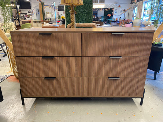 6 Drawer Dresser with Reeded Drawer Fronts - Mocha | Retail Price: $354
