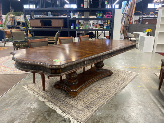 Extendable Wooden Dining Table w Two Leaves *donated