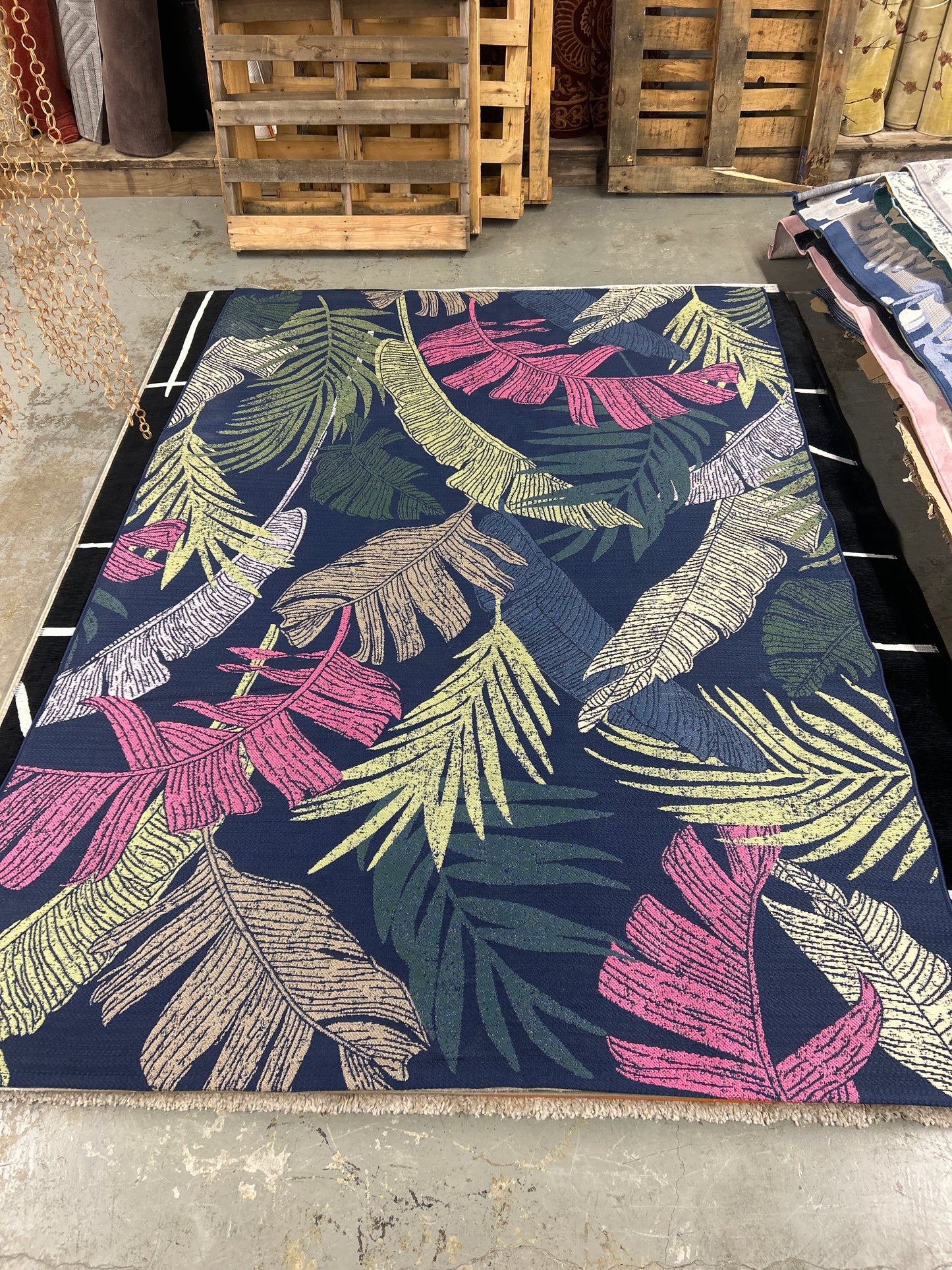 7 x 10 colorful leaf-theme indoor/outdoor rug ￼