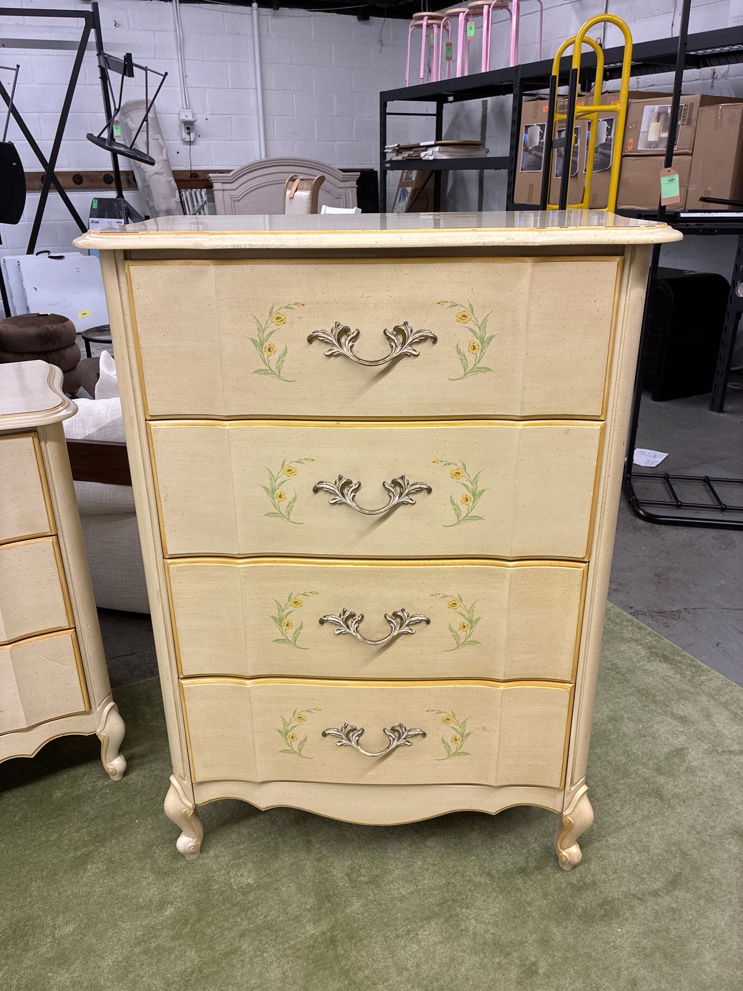 Vintage French Provincial 4 Drawer Chest of Drawers *donated