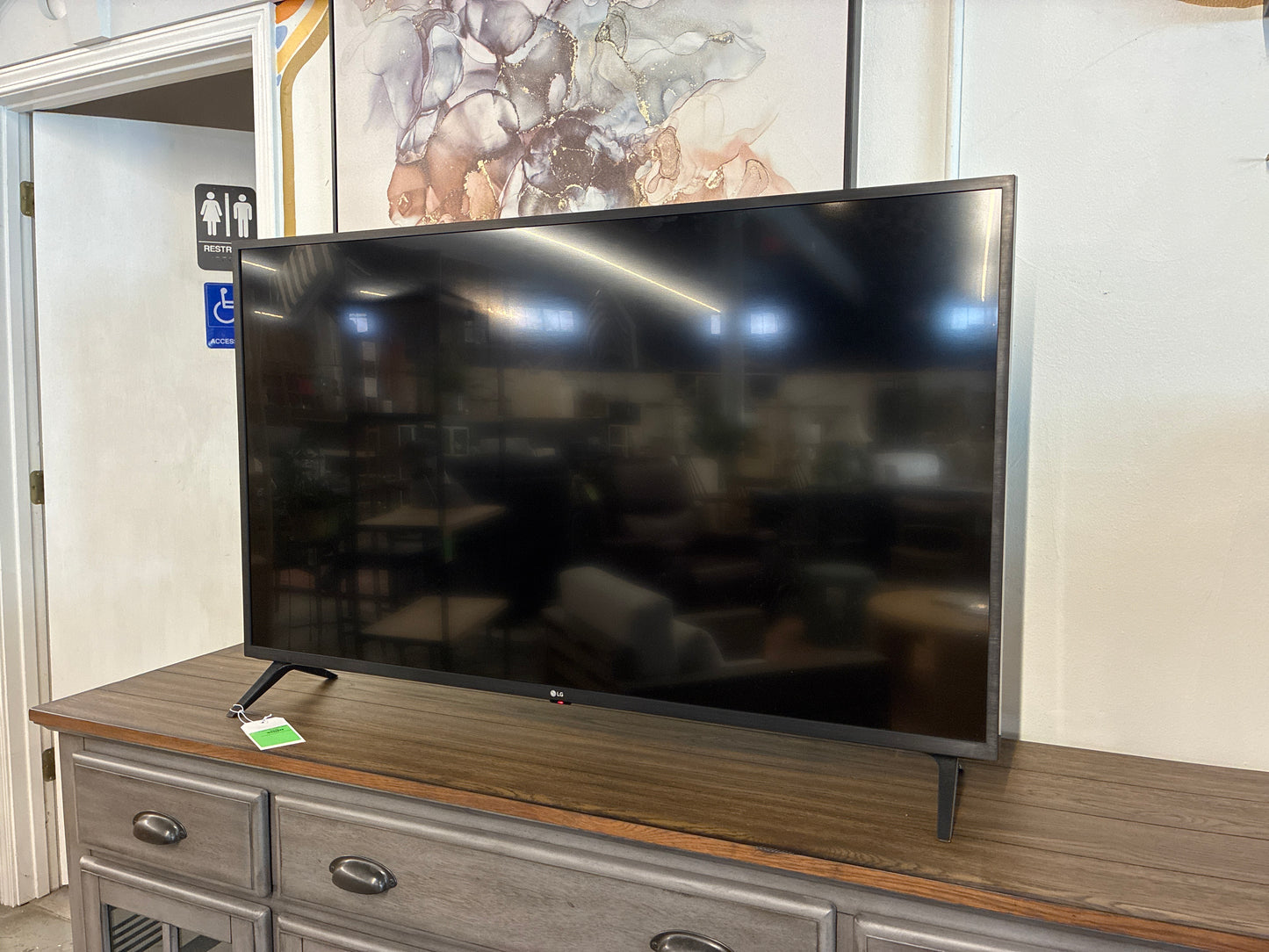 TV *donated NEEDS UNIVERSAL REMOTE