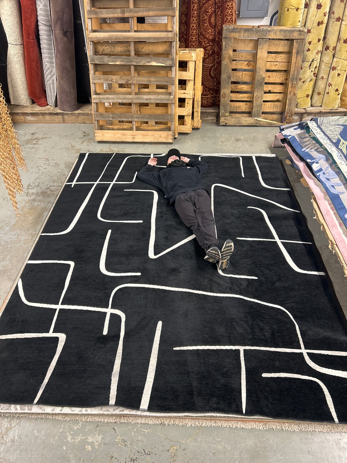 8 x 10 - threshold black abstract polyester rug ￼