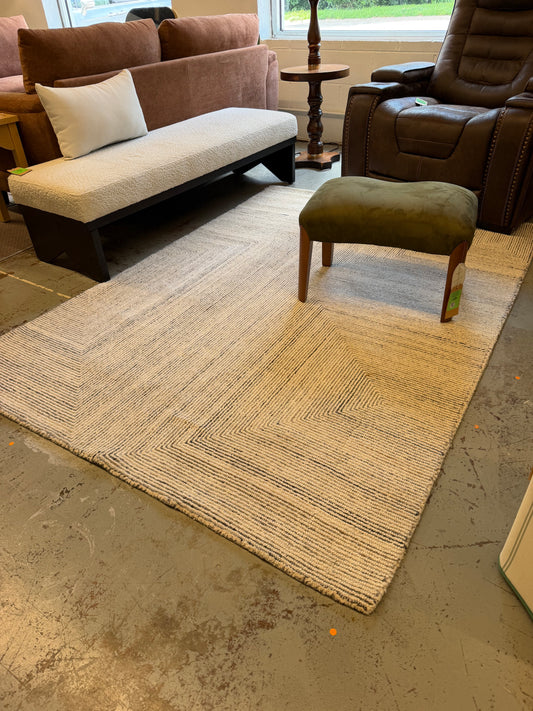 Mohawk 5 x 7 Wool And Poly Blend Area Rug Tan Retail: $150
