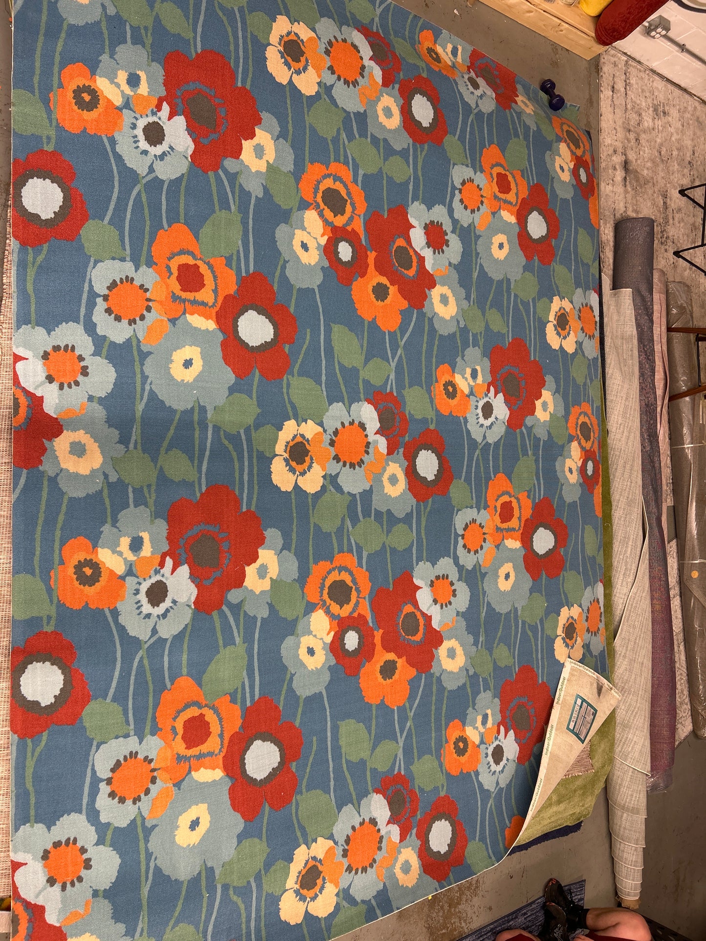 10 x 13 indoor/outdoor rug (ID #: 14104)