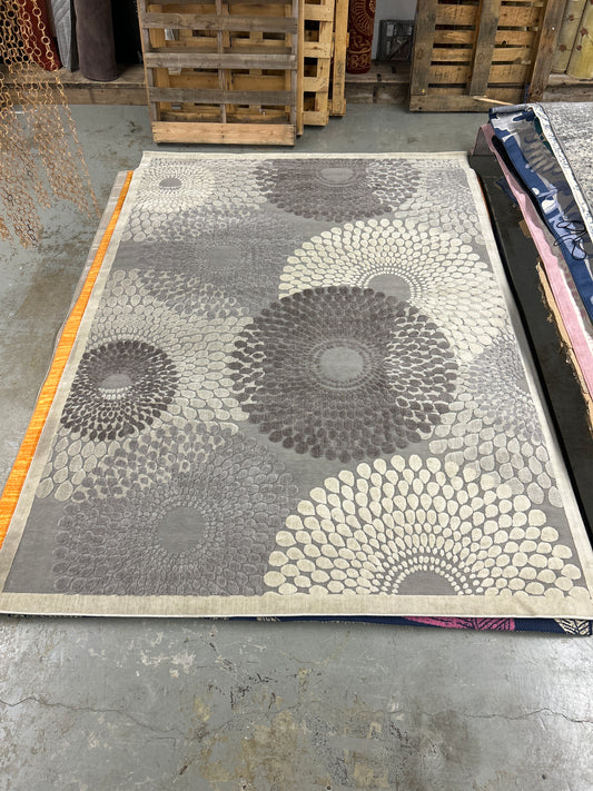 8 x 11 Nourison area rug - Gray Graphic Illusions Style