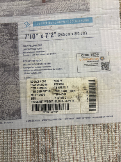 8 x 10 - grey and white rug