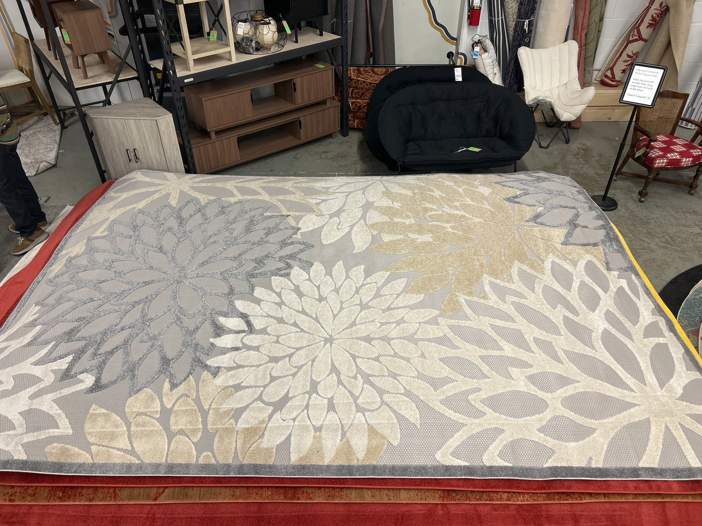 9 x 13 Nourison flower area rug (indoor/outdoor)